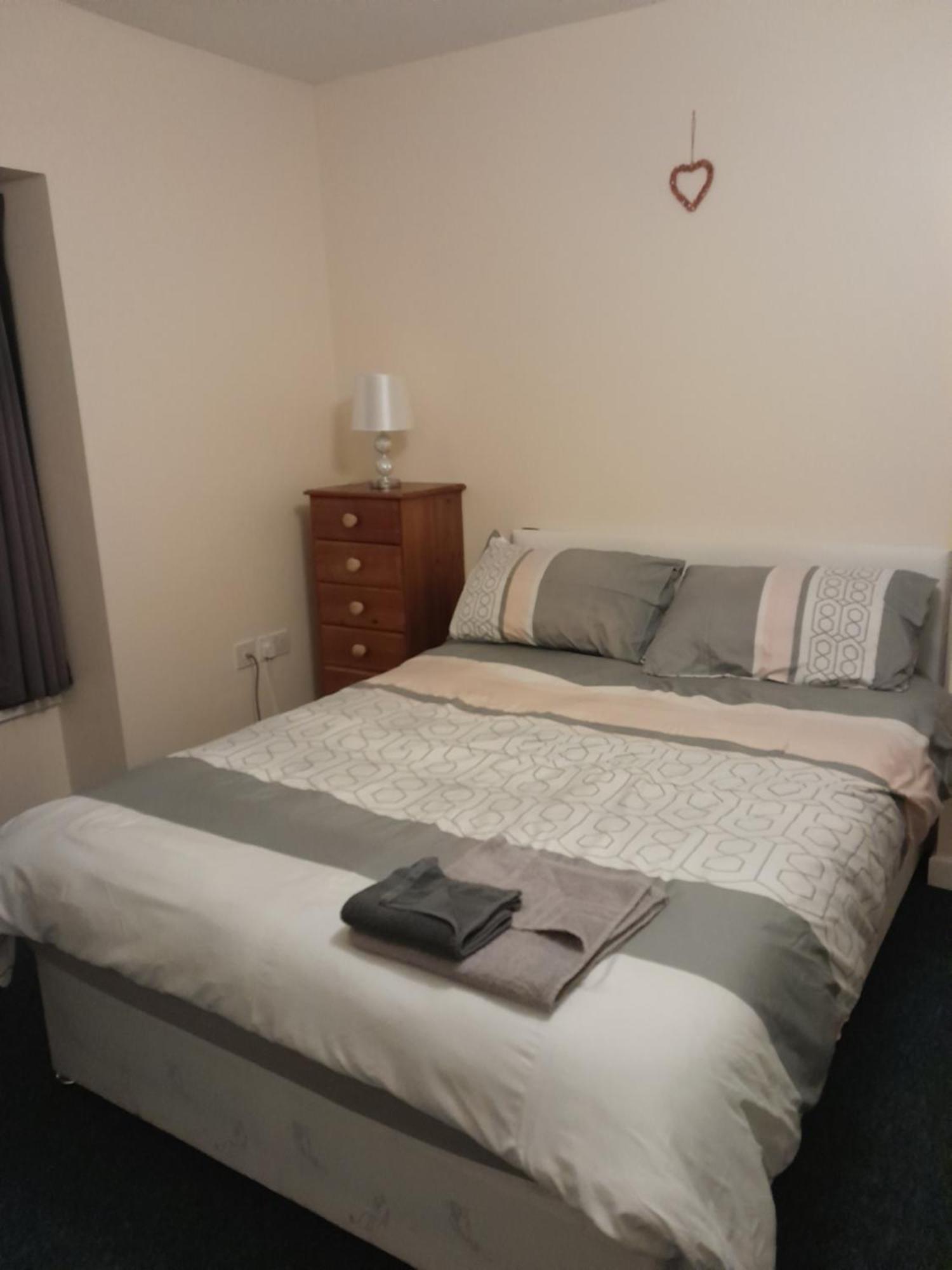 Kings Arms Guest House Ebbw Vale Eksteriør bilde