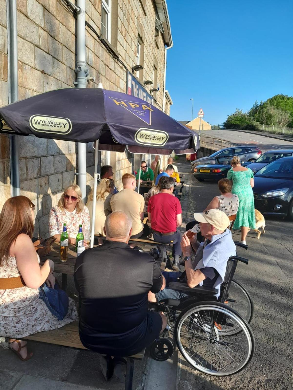 Kings Arms Guest House Ebbw Vale Eksteriør bilde